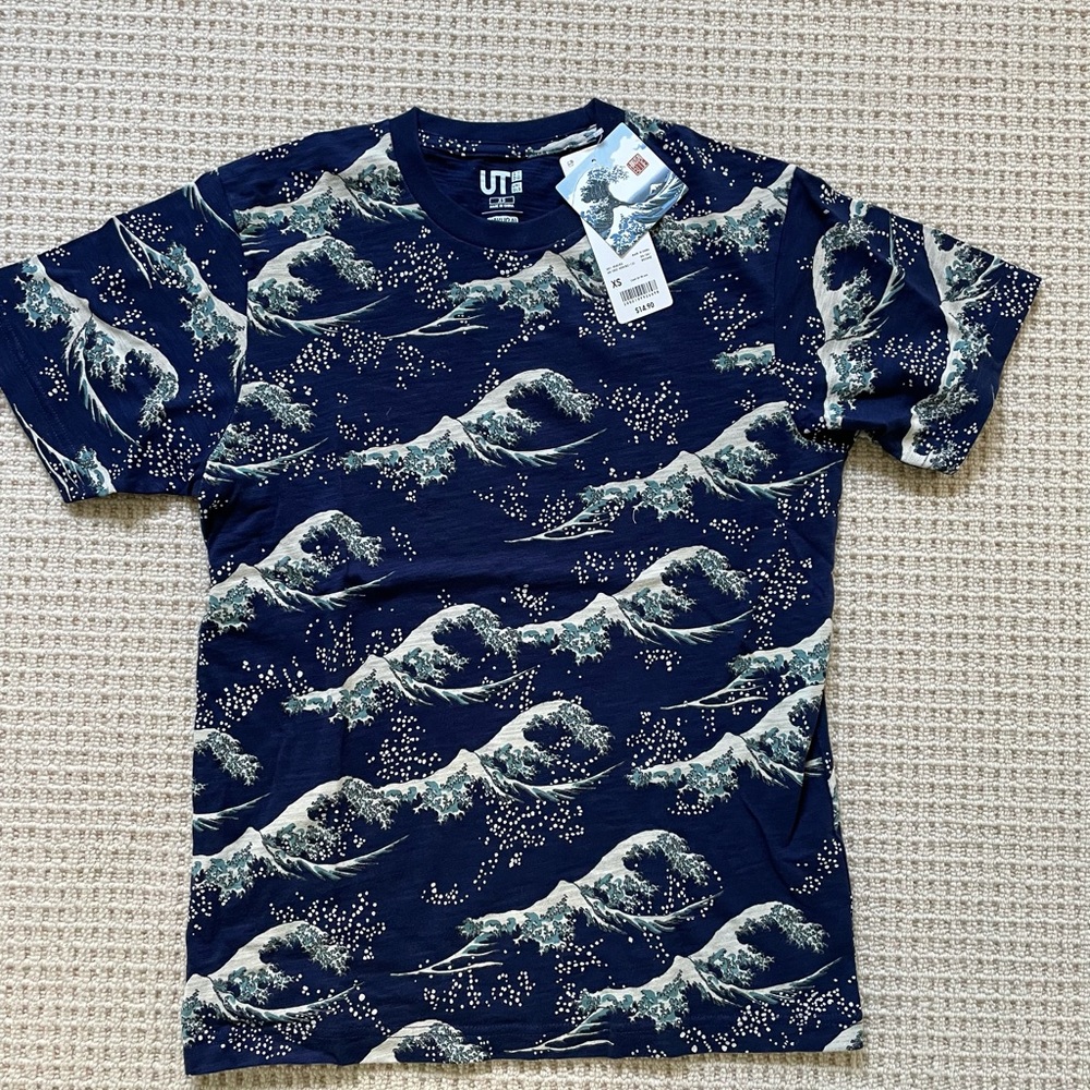 Art print t-shirt NWT